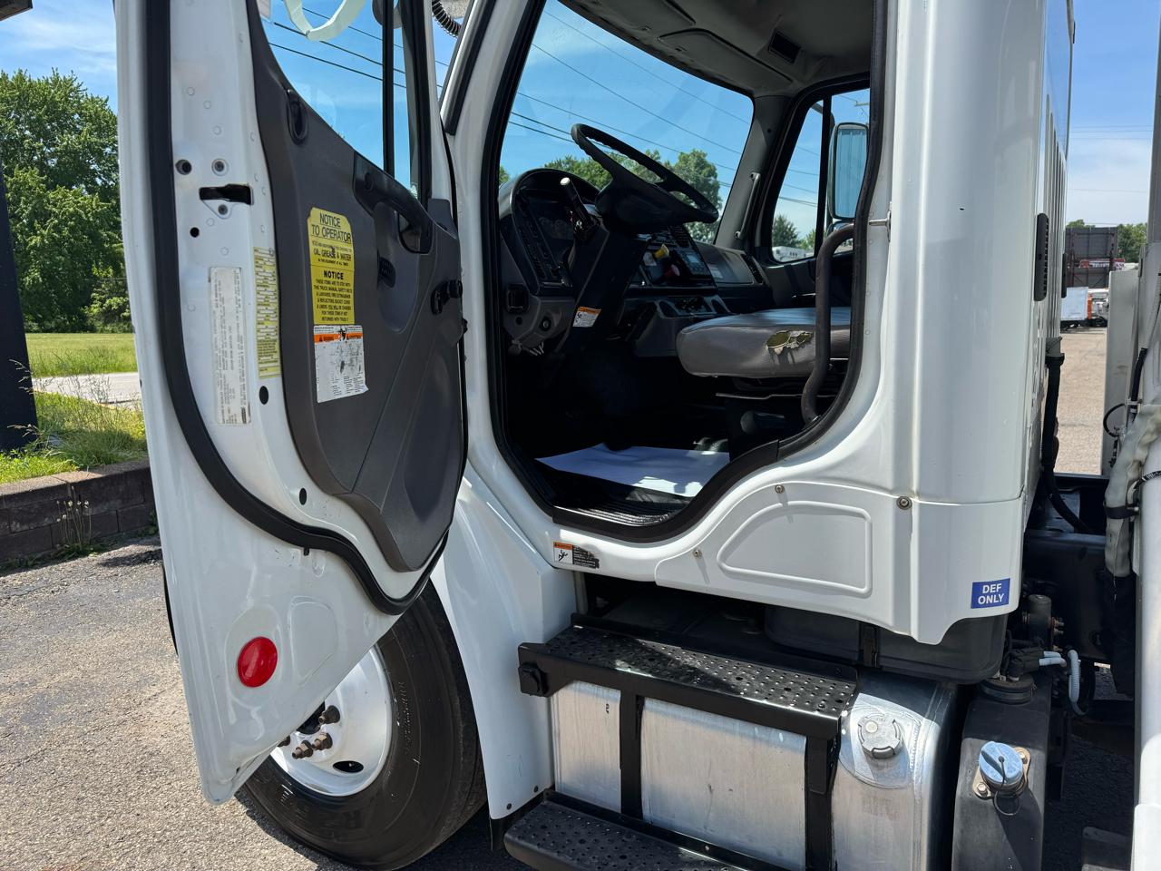 Freightliner M2 106  2014
