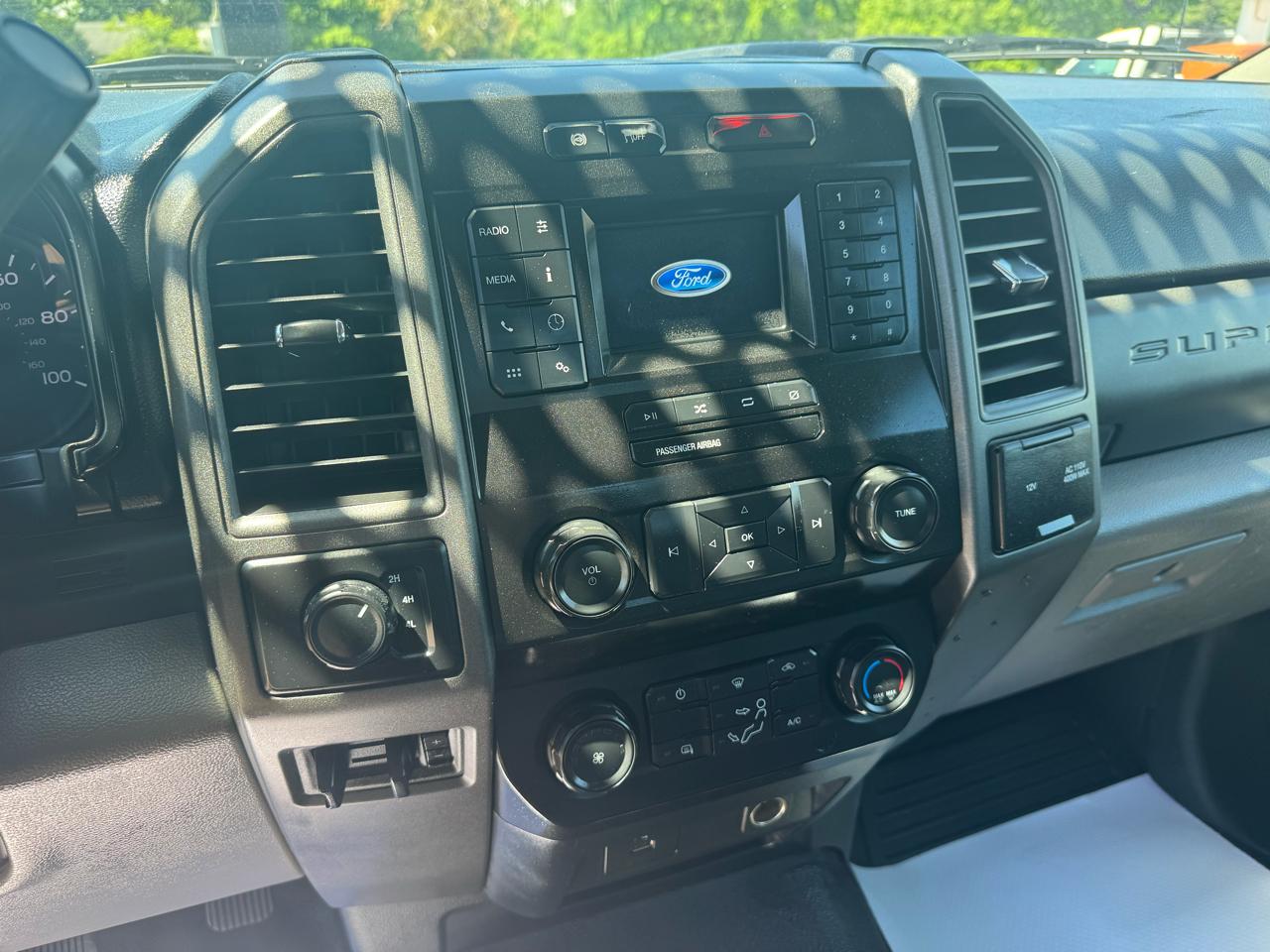 Ford Super Duty F-600 DRW XL 4WD Reg Cab 169" WB 84" CA 2021