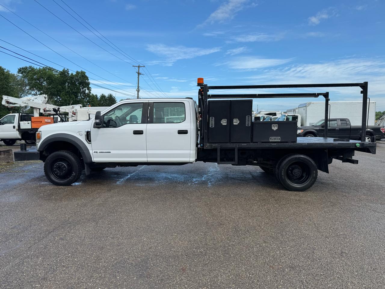 Ford Super Duty F-550 DRW XL 4WD Crew Cab 203" WB 84" CA 2020