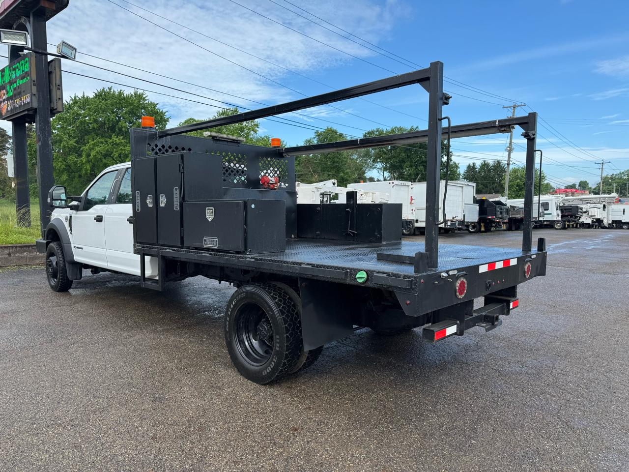 Ford Super Duty F-550 DRW XL 4WD Crew Cab 203" WB 84" CA 2020