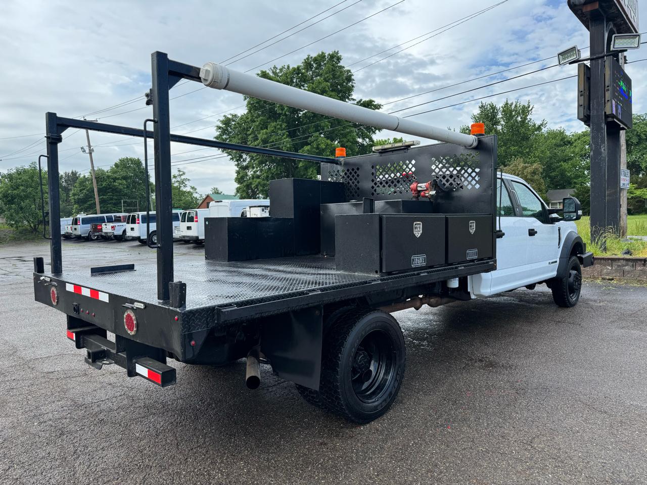 Ford Super Duty F-550 DRW XL 4WD Crew Cab 203" WB 84" CA 2020