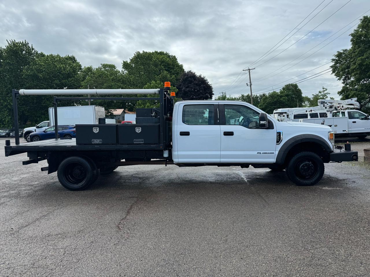 Ford Super Duty F-550 DRW XL 4WD Crew Cab 203" WB 84" CA 2020
