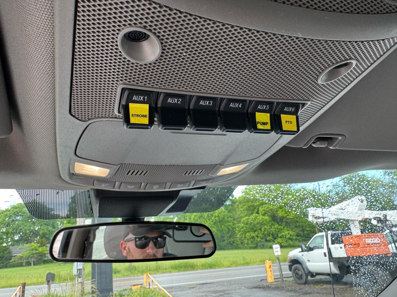 Ford Super Duty F-550 DRW XL 4WD Crew Cab 203" WB 84" CA 2020