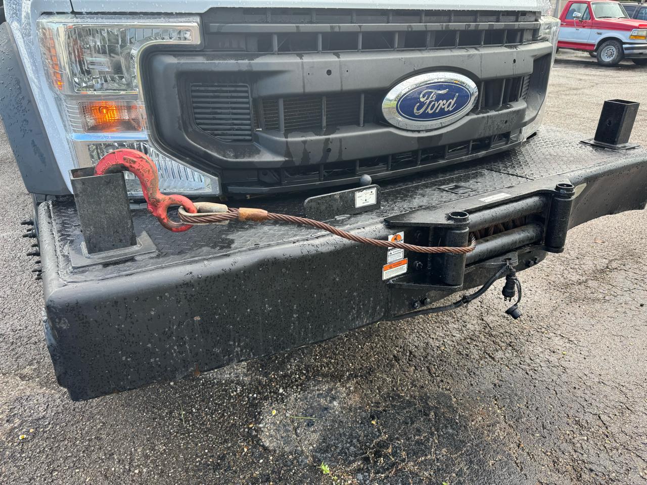 Ford Super Duty F-550 DRW XL 4WD Crew Cab 203" WB 84" CA 2020