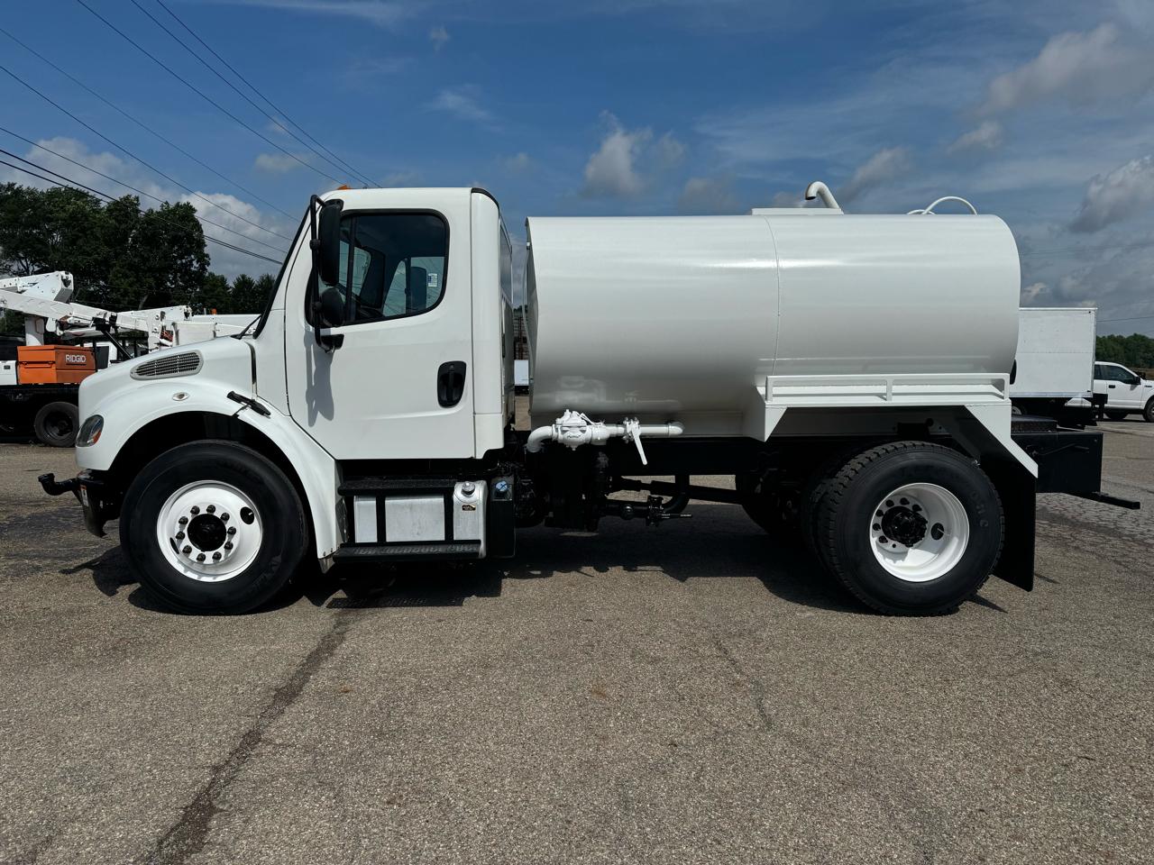 Freightliner M2 106  2023