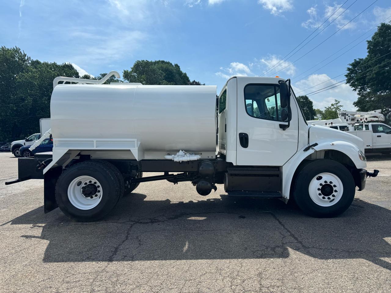 Freightliner M2 106  2023