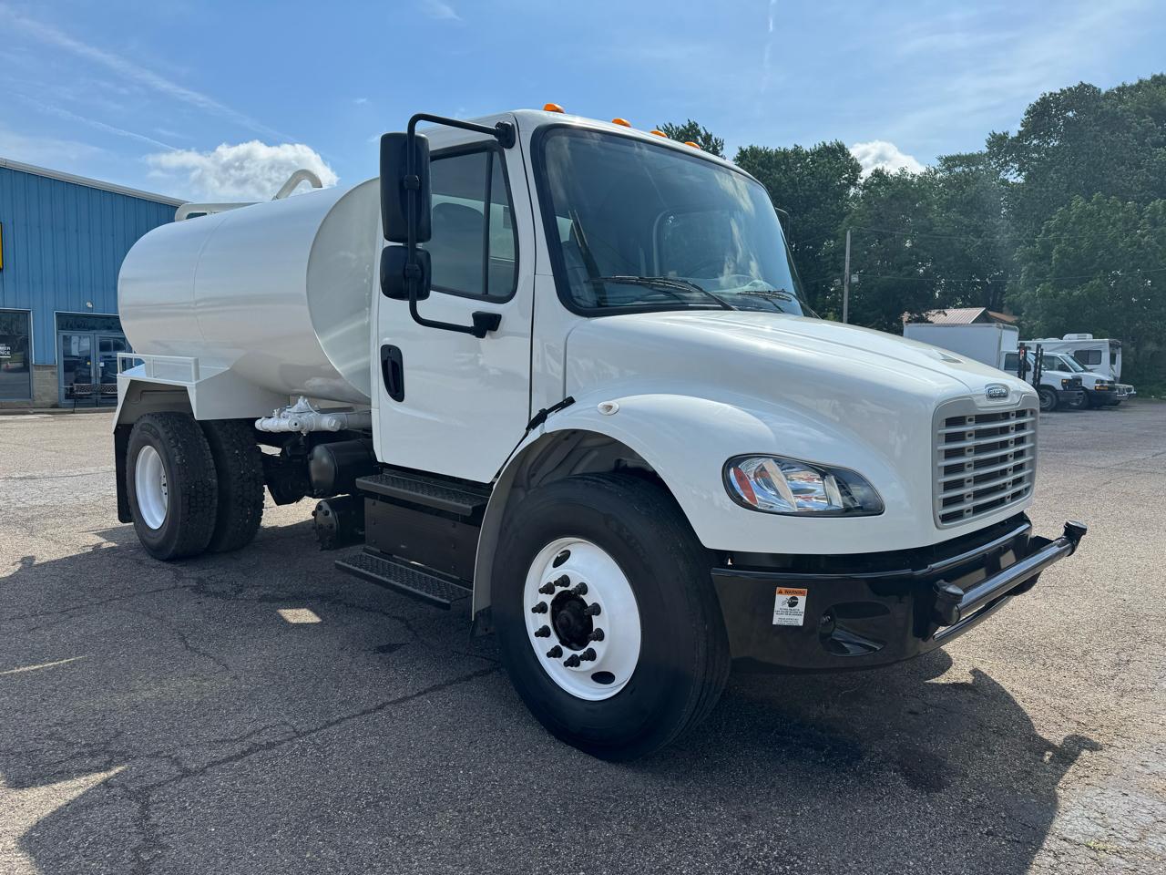 Freightliner M2 106  2023