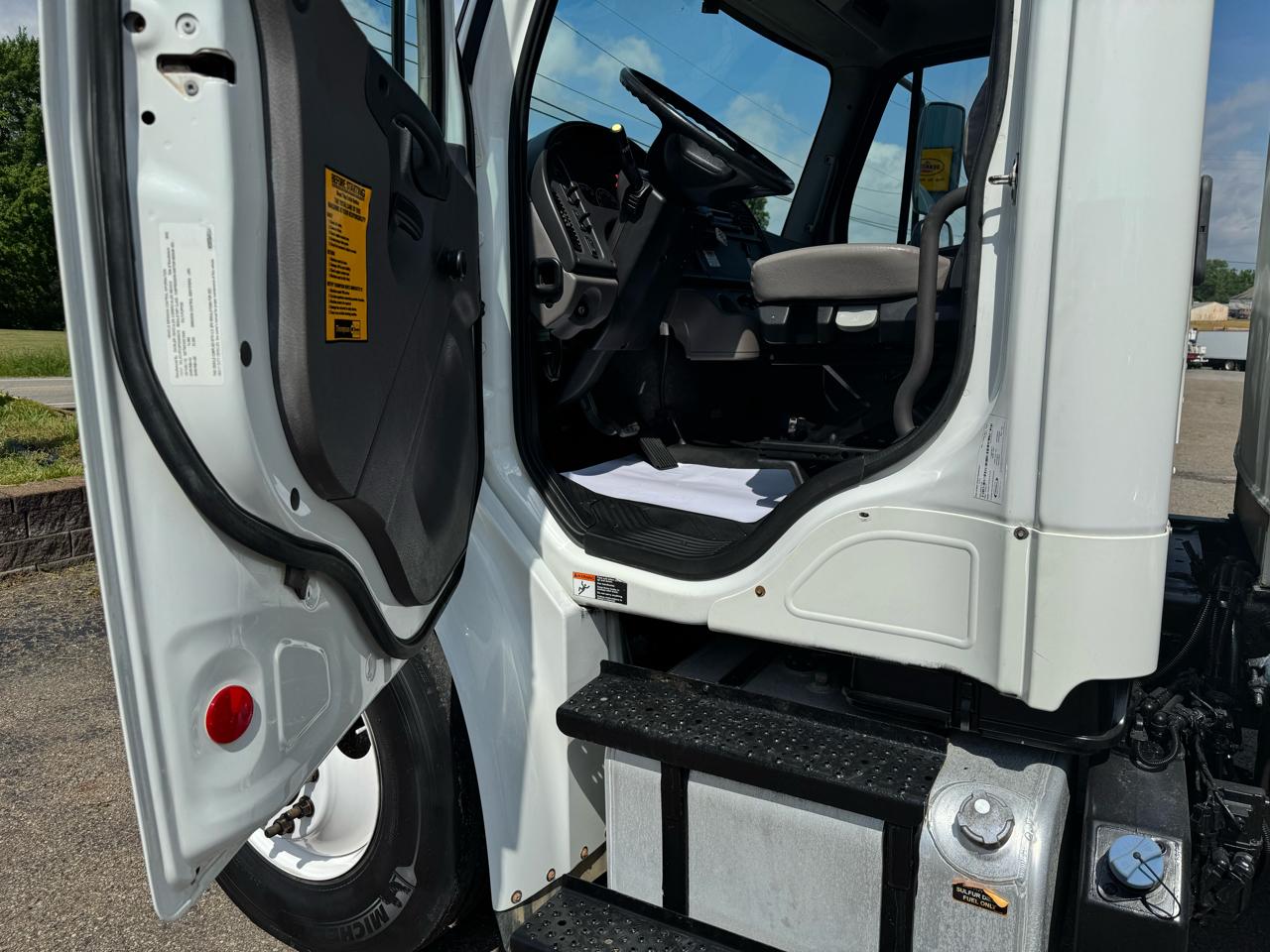 Freightliner M2 106  2023