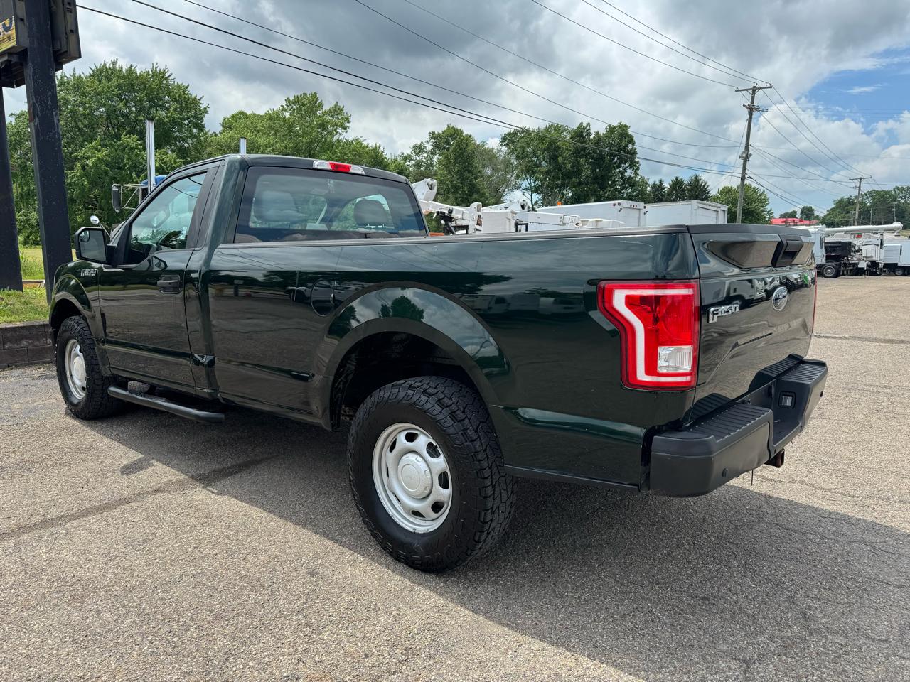 Ford F-150 XLT 4WD Reg Cab 8' Box 2017