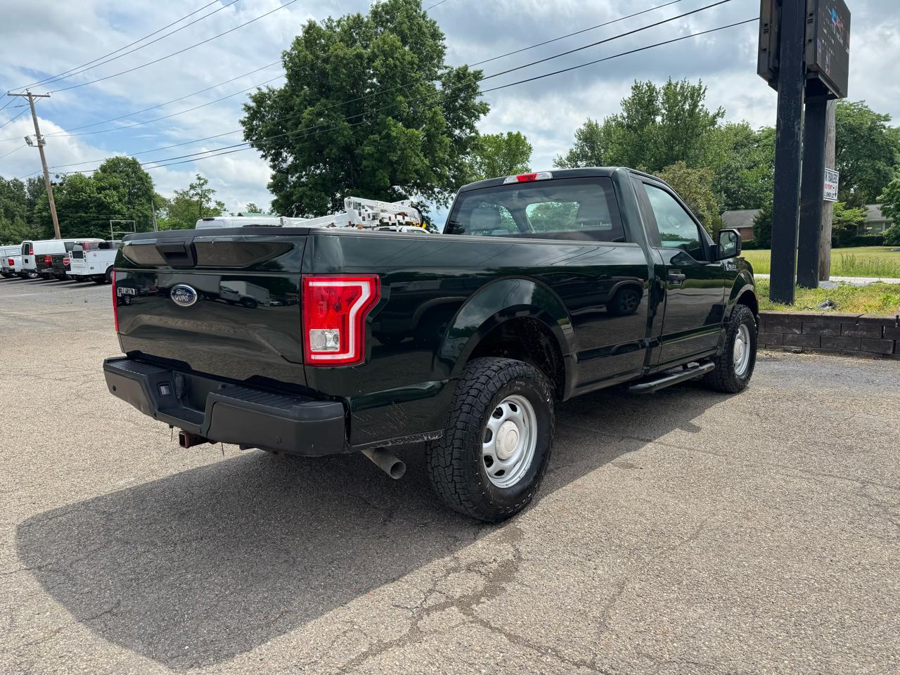 Ford F-150 XLT 4WD Reg Cab 8' Box 2017