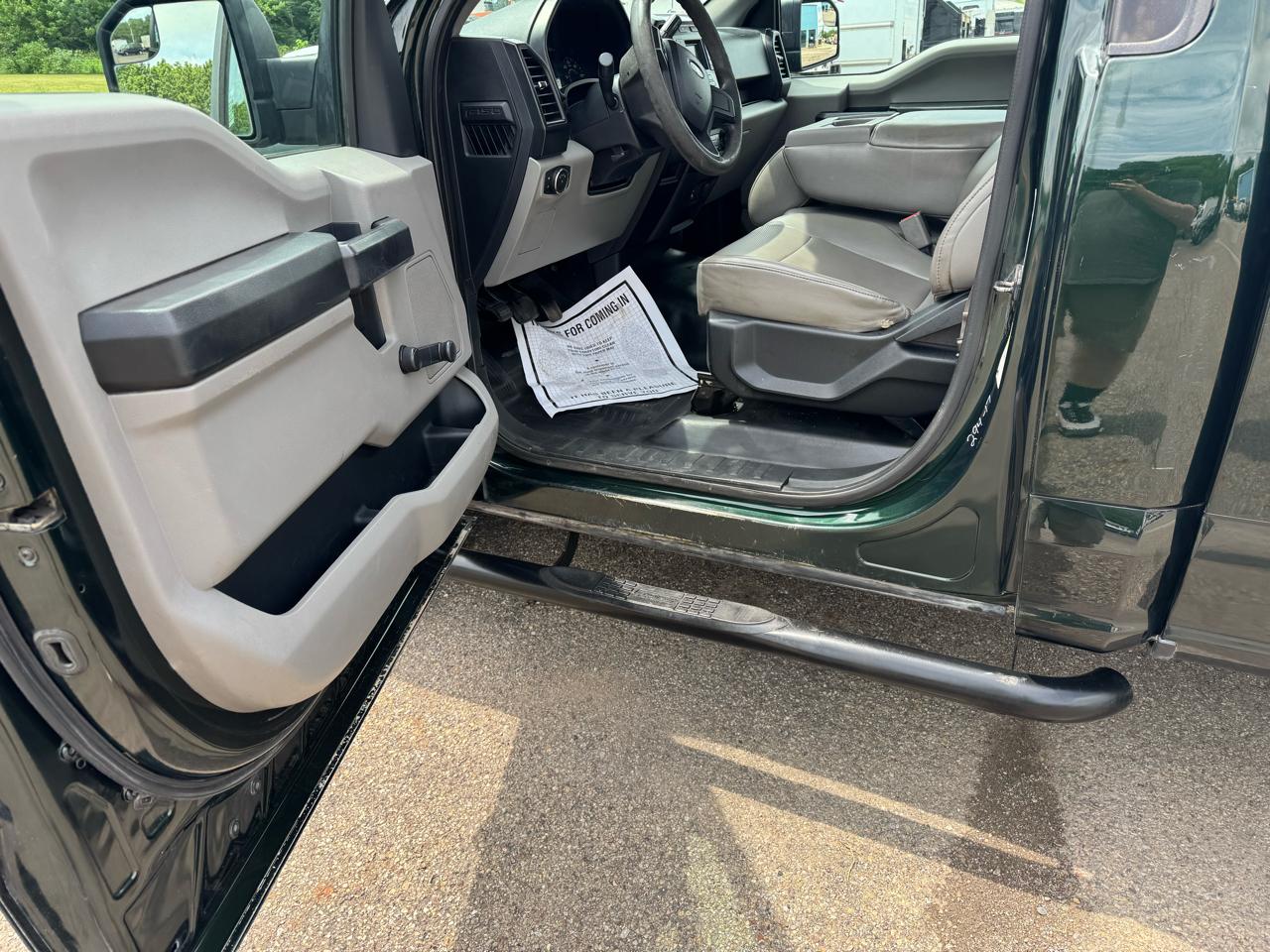 Ford F-150 XLT 4WD Reg Cab 8' Box 2017