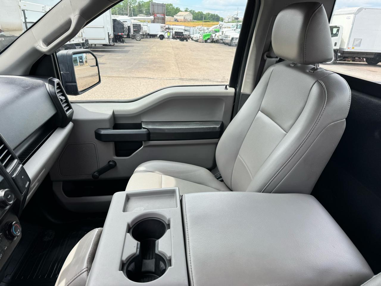 Ford F-150 XLT 4WD Reg Cab 8' Box 2017