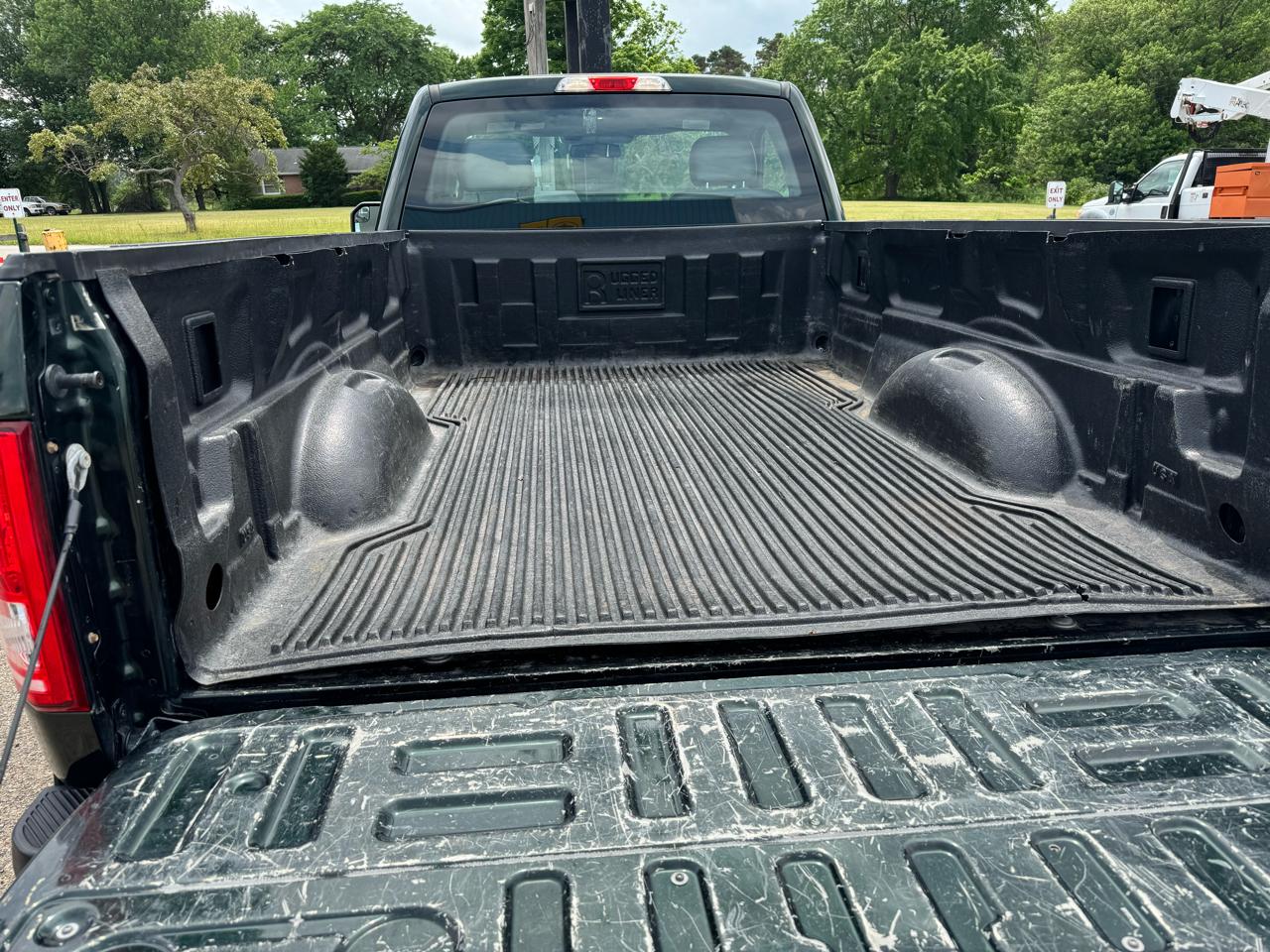 Ford F-150 XLT 4WD Reg Cab 8' Box 2017