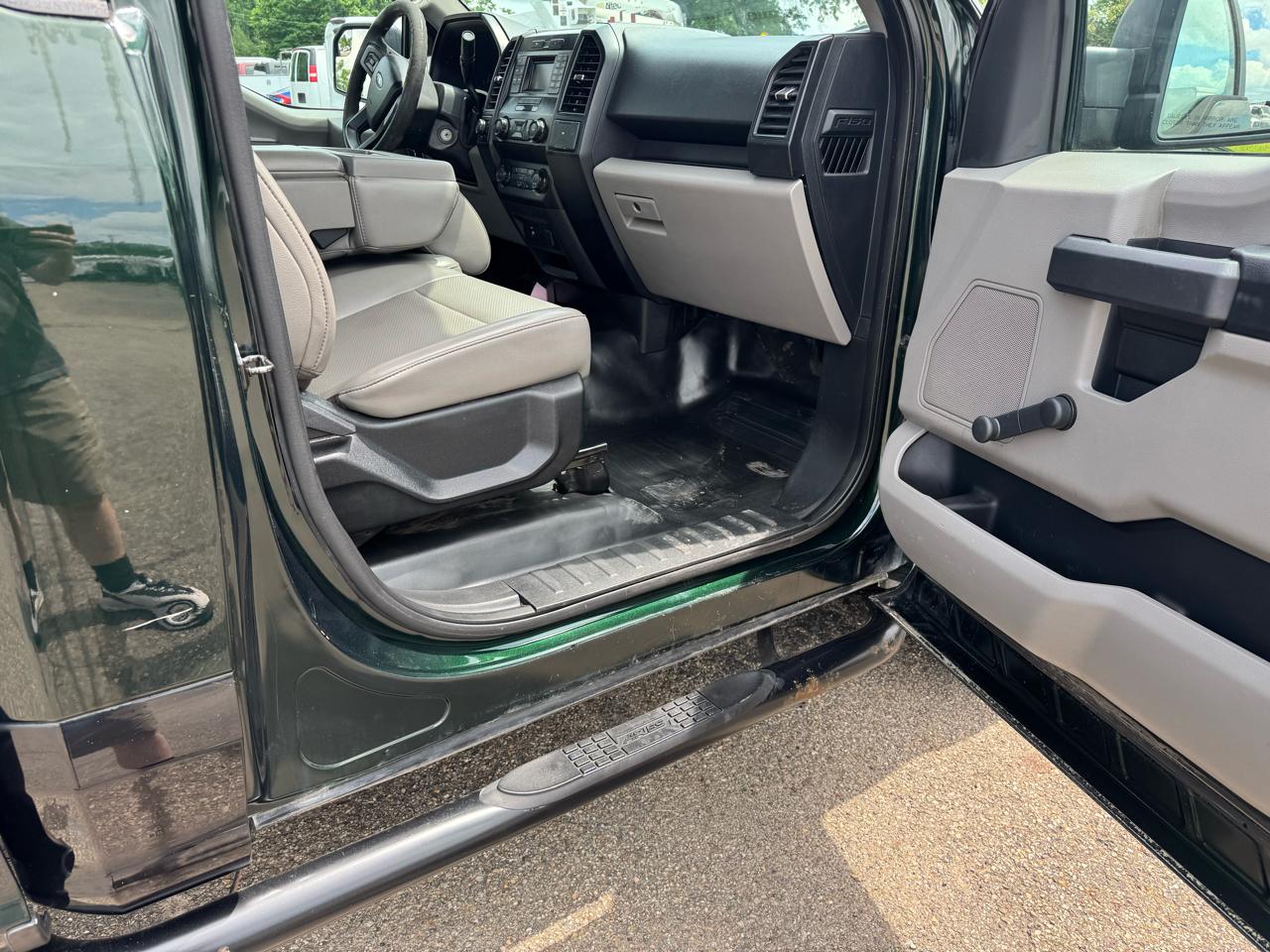 Ford F-150 XLT 4WD Reg Cab 8' Box 2017