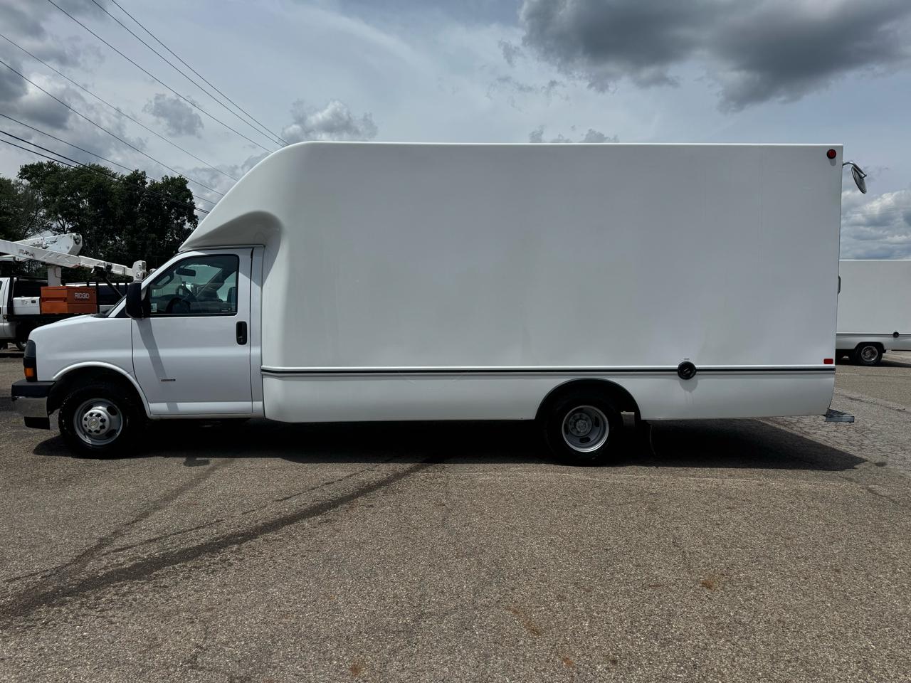 Chevrolet Express Commercial Cutaway 3500 Van 177" 2021