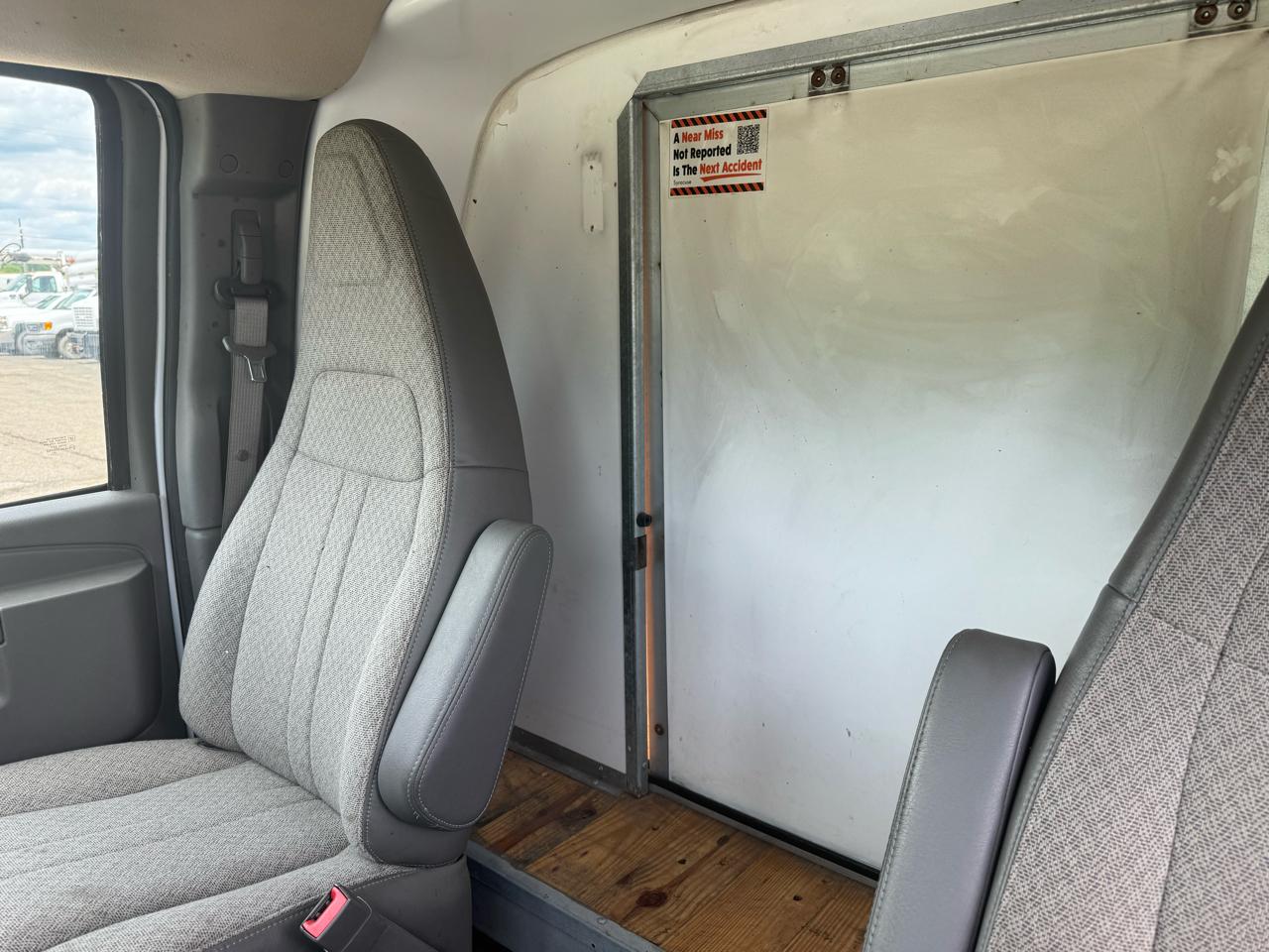 Chevrolet Express Commercial Cutaway 3500 Van 177" 2021