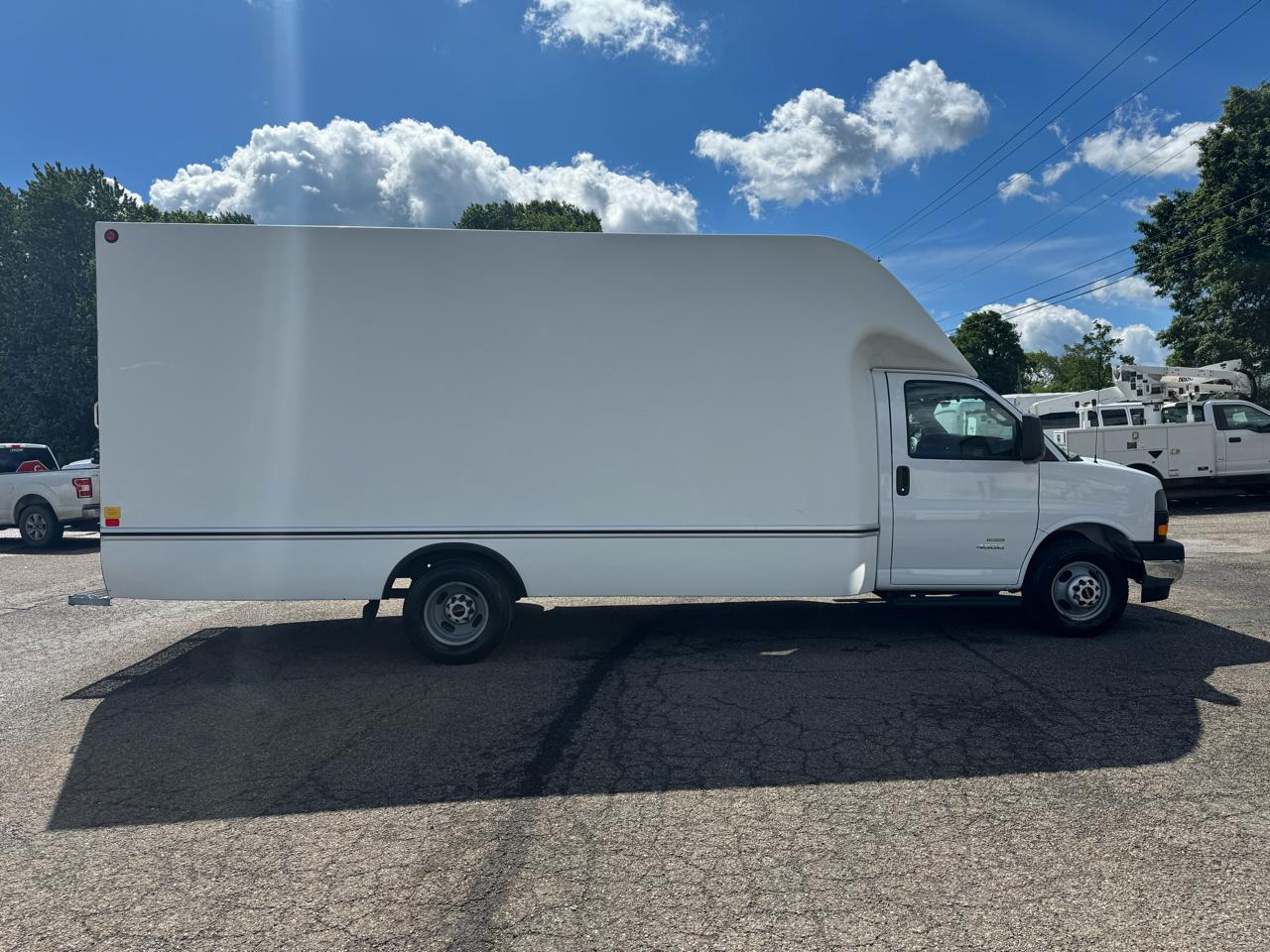 GMC Savana Commercial Cutaway 4500 Van 177" 2020