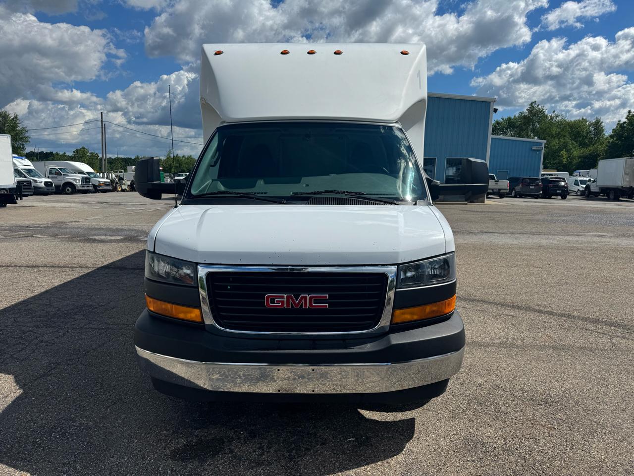 GMC Savana Commercial Cutaway 4500 Van 177" 2020
