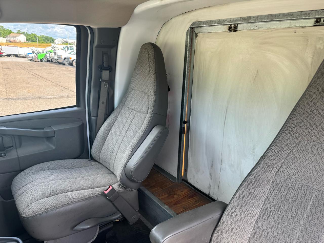 GMC Savana Commercial Cutaway 4500 Van 177" 2020
