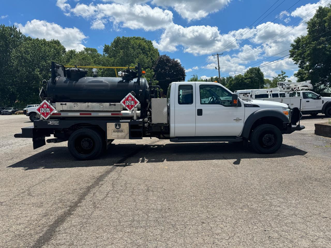 Ford Super Duty F-550 DRW 4WD SuperCab 186" WB 84" CA XL 2012
