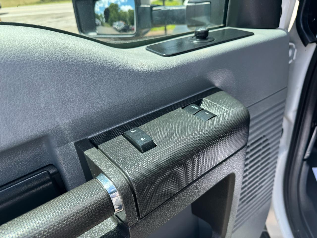 Ford Super Duty F-550 DRW 4WD SuperCab 186" WB 84" CA XL 2012