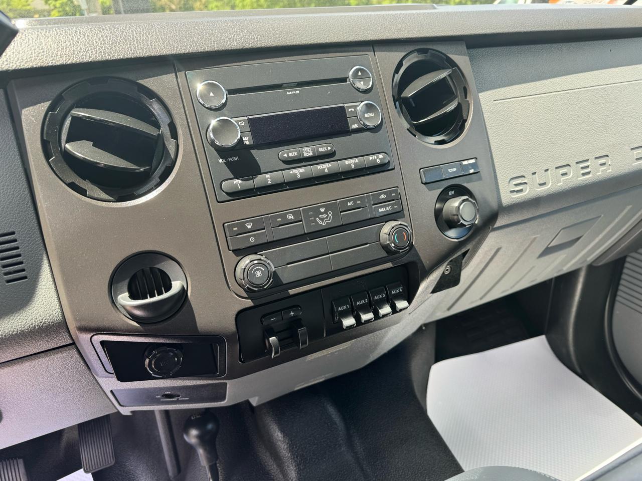 Ford Super Duty F-550 DRW 4WD SuperCab 186" WB 84" CA XL 2012