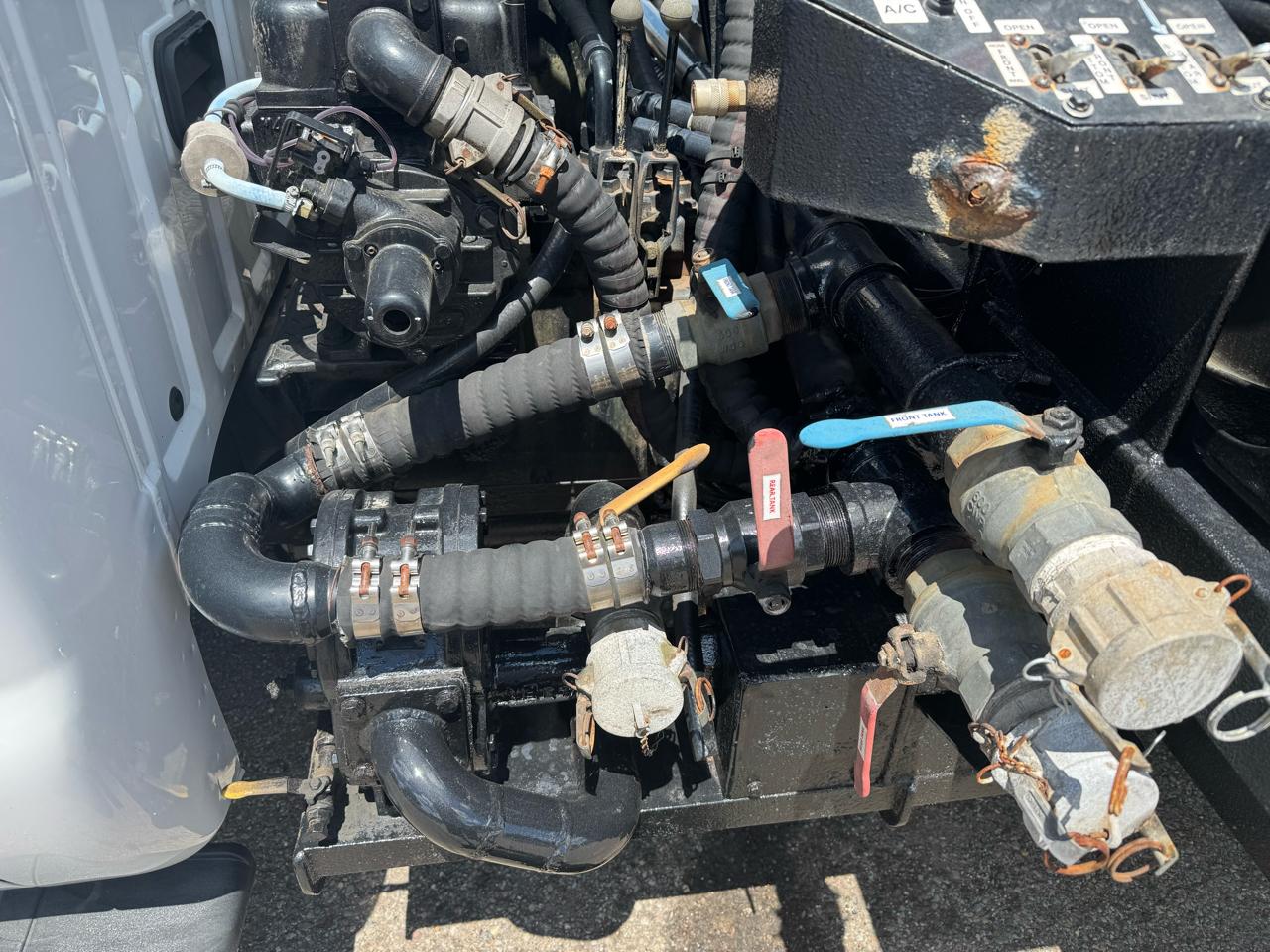 Ford Super Duty F-550 DRW 4WD SuperCab 186" WB 84" CA XL 2012