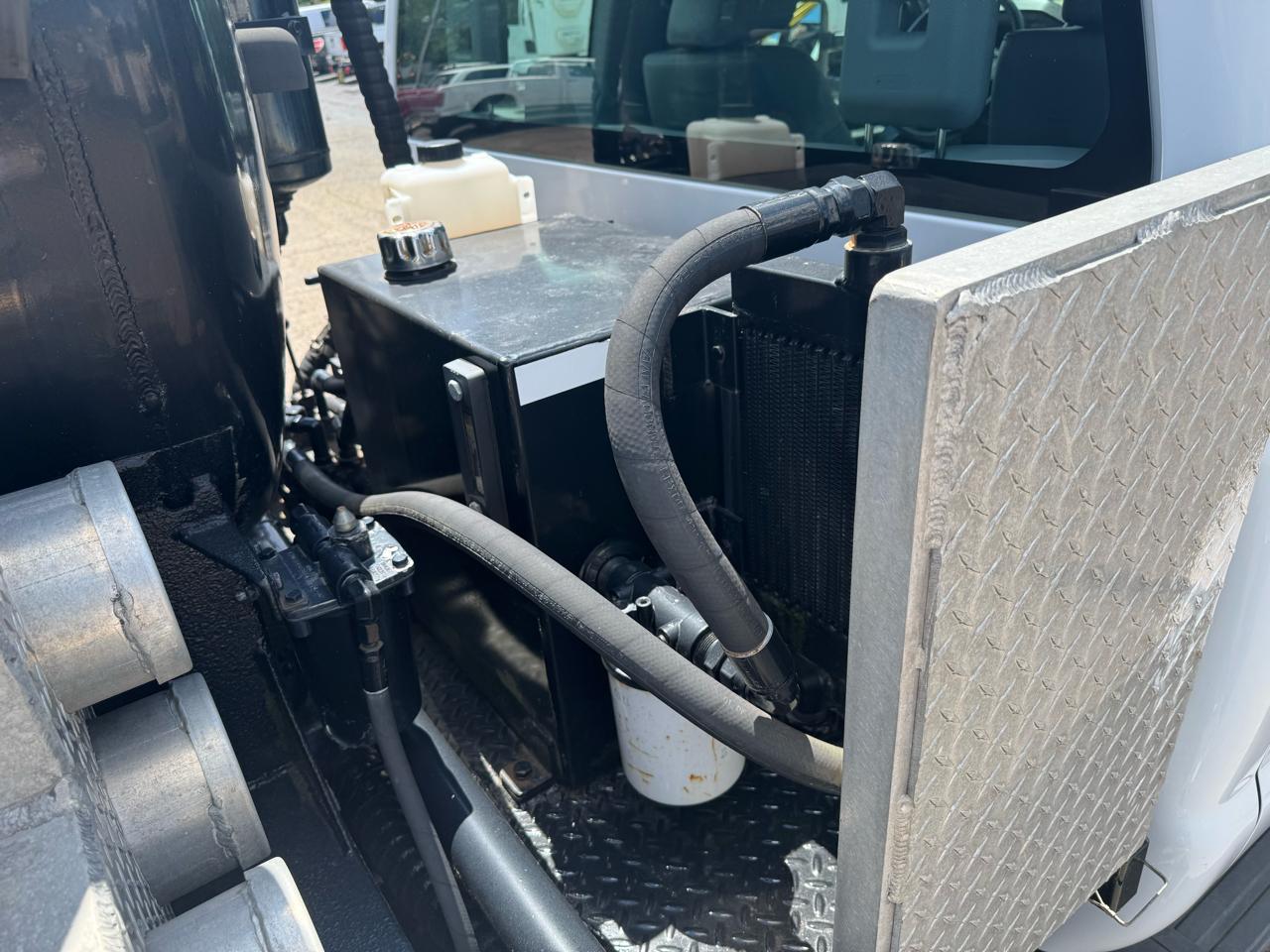 Ford Super Duty F-550 DRW 4WD SuperCab 186" WB 84" CA XL 2012