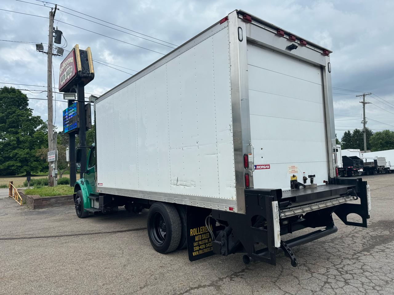 Freightliner M2 106  2009