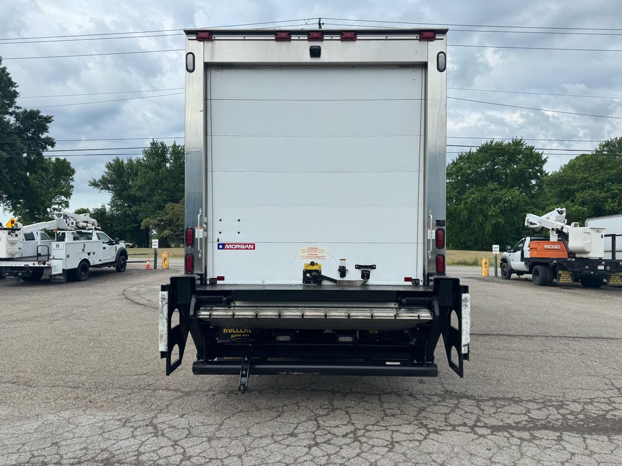 Freightliner M2 106  2009