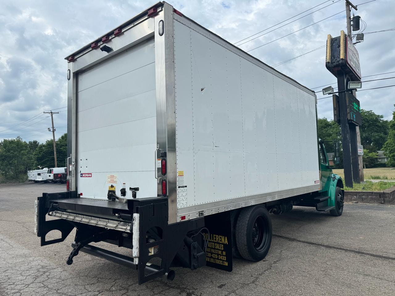 Freightliner M2 106  2009