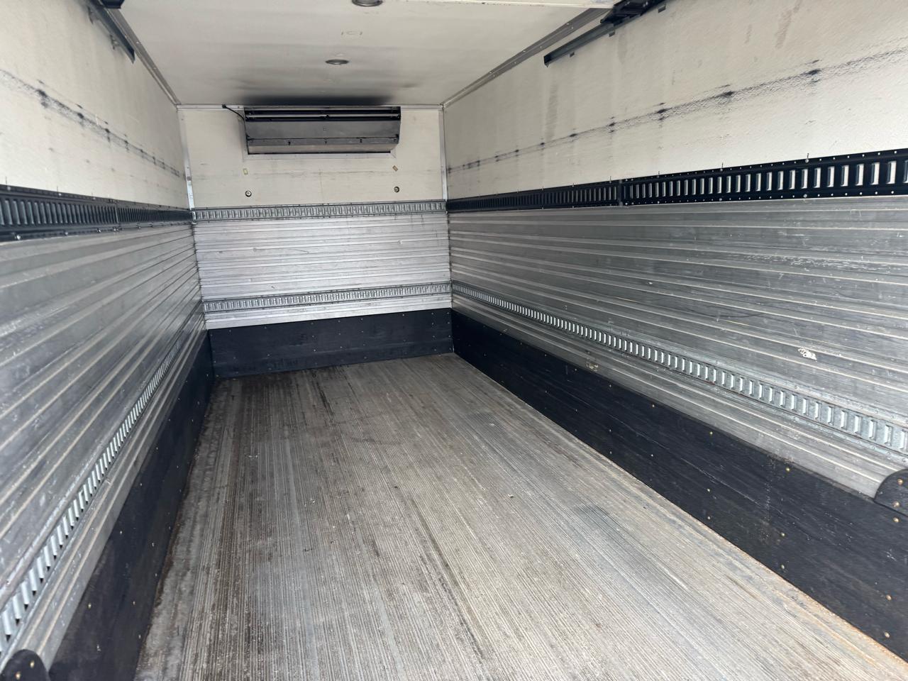 Freightliner M2 106  2009