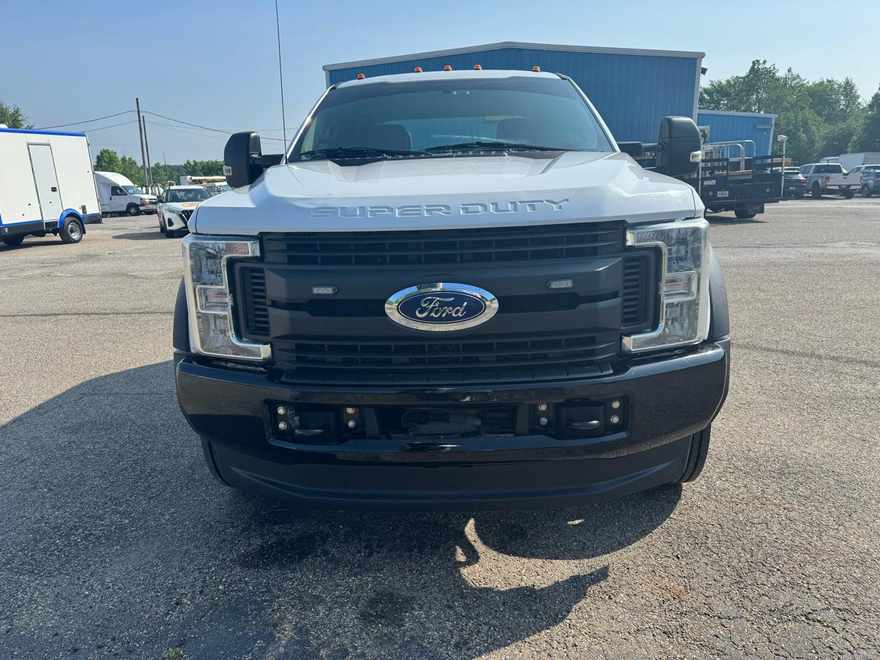 Ford Super Duty F-550 DRW XL 4WD Crew Cab 203" WB 84" CA 2019