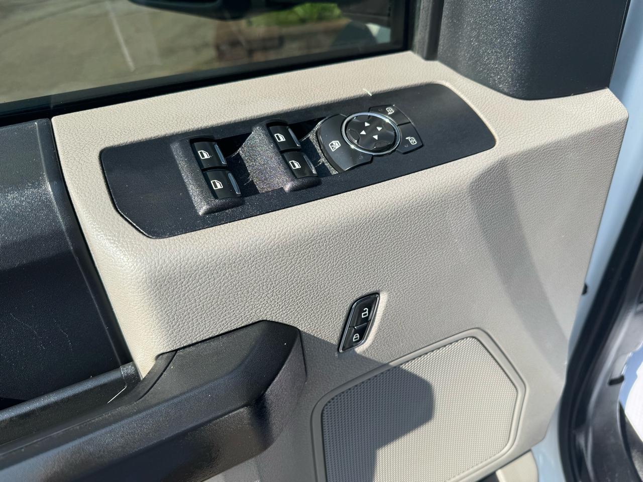 Ford Super Duty F-550 DRW XL 4WD Crew Cab 203" WB 84" CA 2019