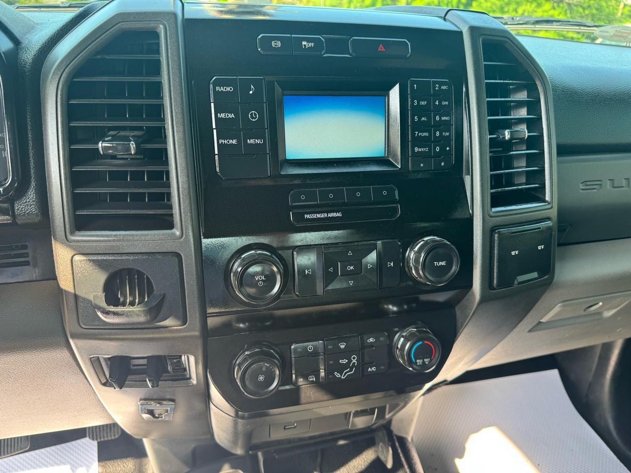 Ford Super Duty F-550 DRW XL 4WD Crew Cab 203" WB 84" CA 2019