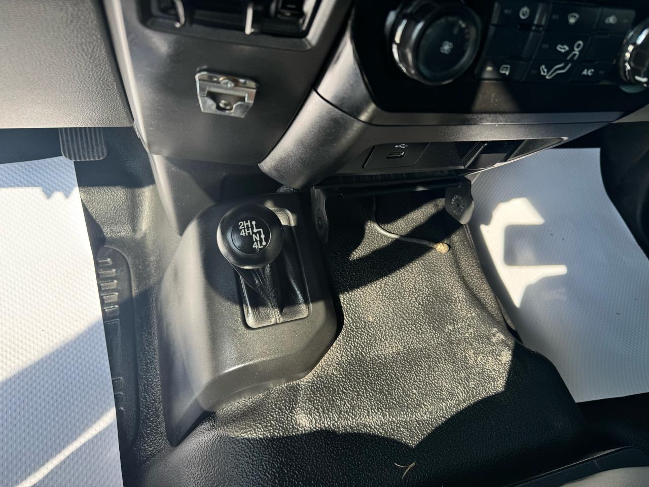 Ford Super Duty F-550 DRW XL 4WD Crew Cab 203" WB 84" CA 2019