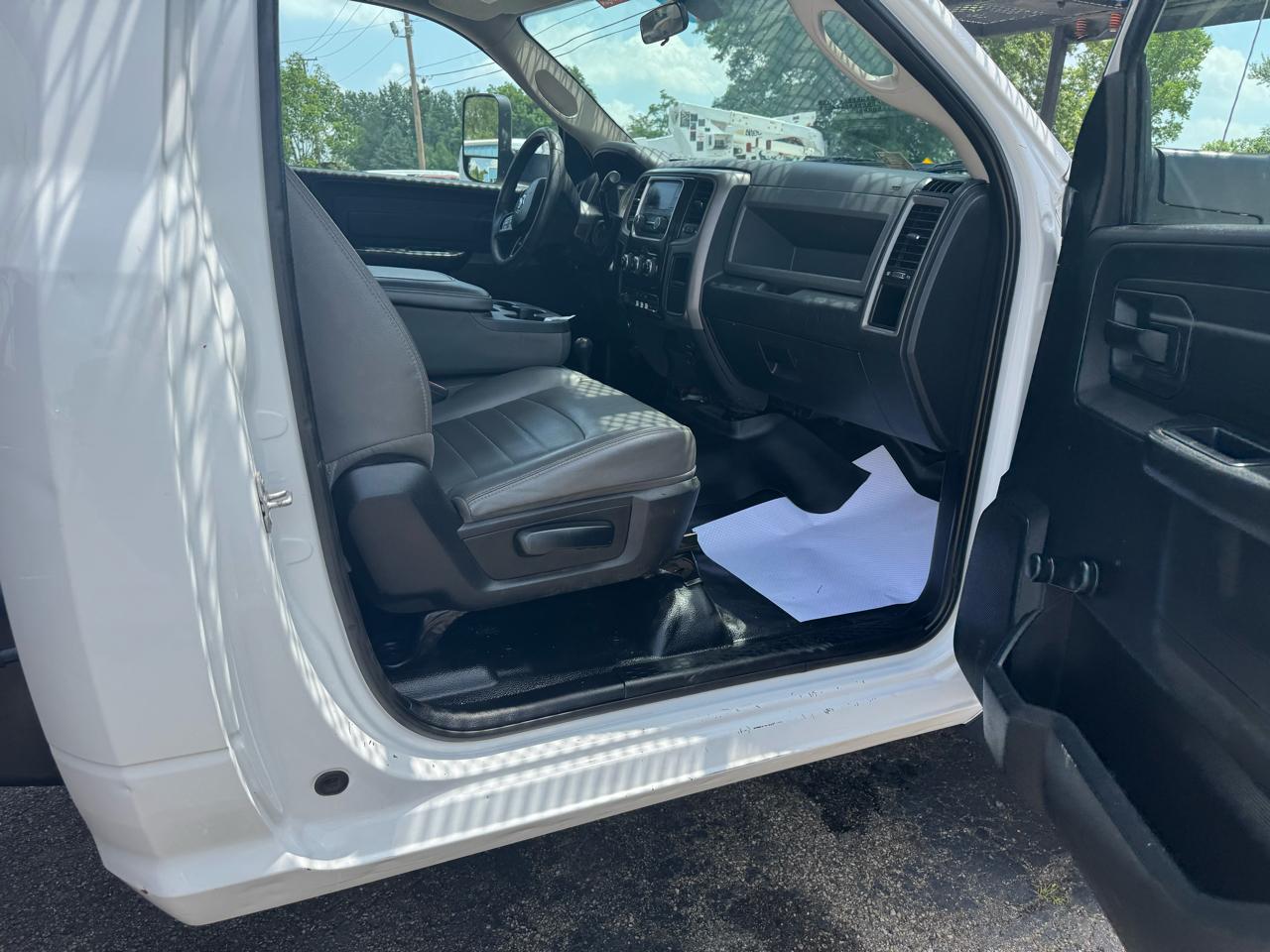 RAM 5500 Chassis Cab Tradesman 4x4 Reg Cab 84" CA 168.5" WB 2018