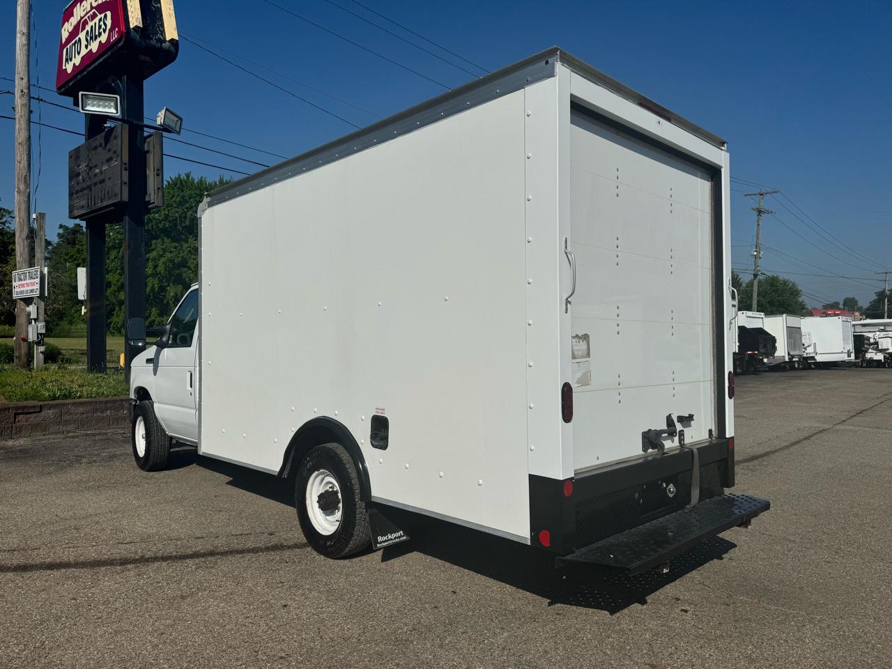 Ford E-Series Cutaway E-350 SRW 138" WB 2023