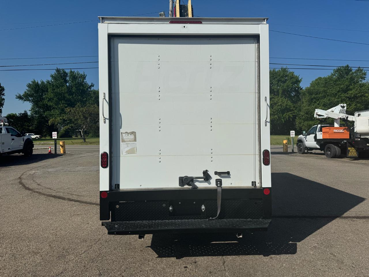 Ford E-Series Cutaway E-350 SRW 138" WB 2023