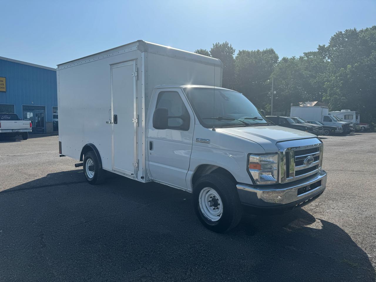 Ford E-Series Cutaway E-350 SRW 138" WB 2023