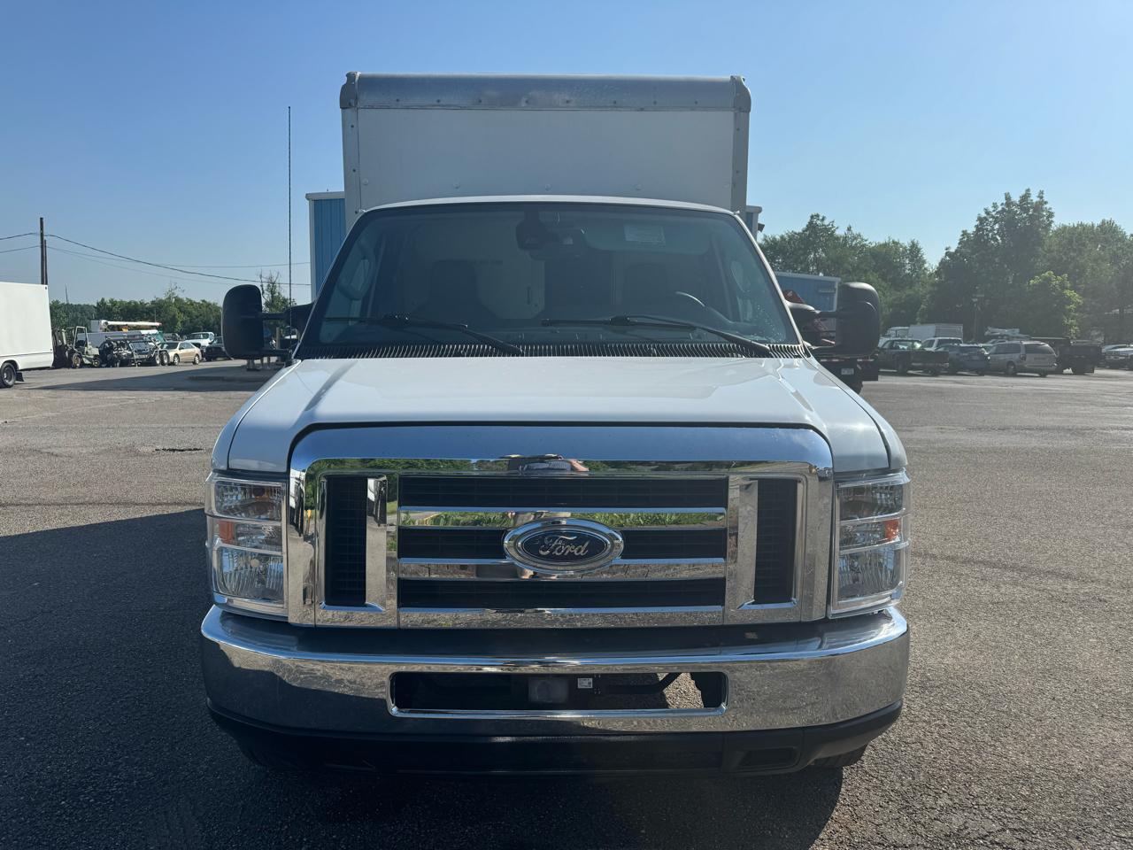 Ford E-Series Cutaway E-350 SRW 138" WB 2023