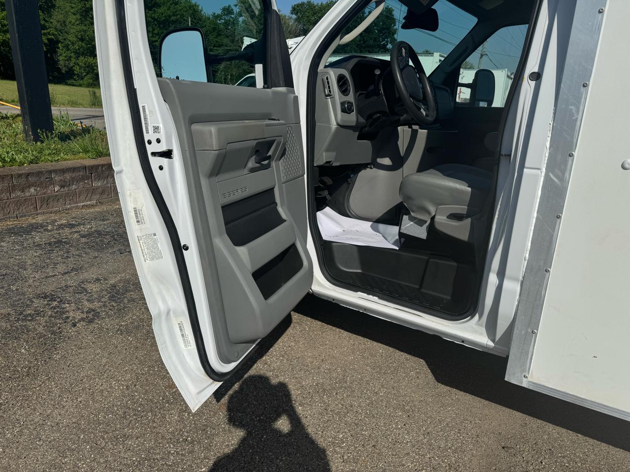 Ford E-Series Cutaway E-350 SRW 138" WB 2023