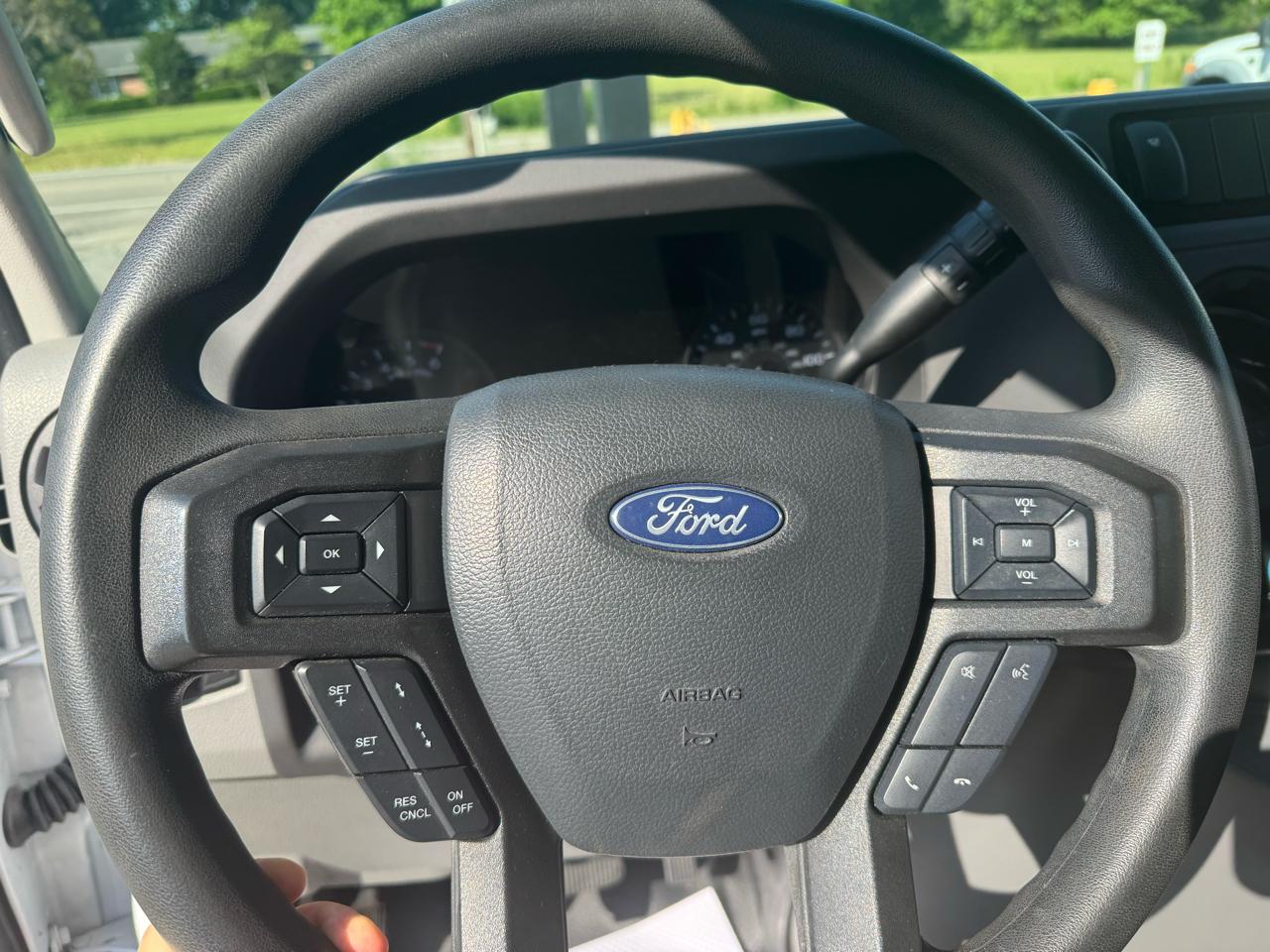 Ford E-Series Cutaway E-350 SRW 138" WB 2023