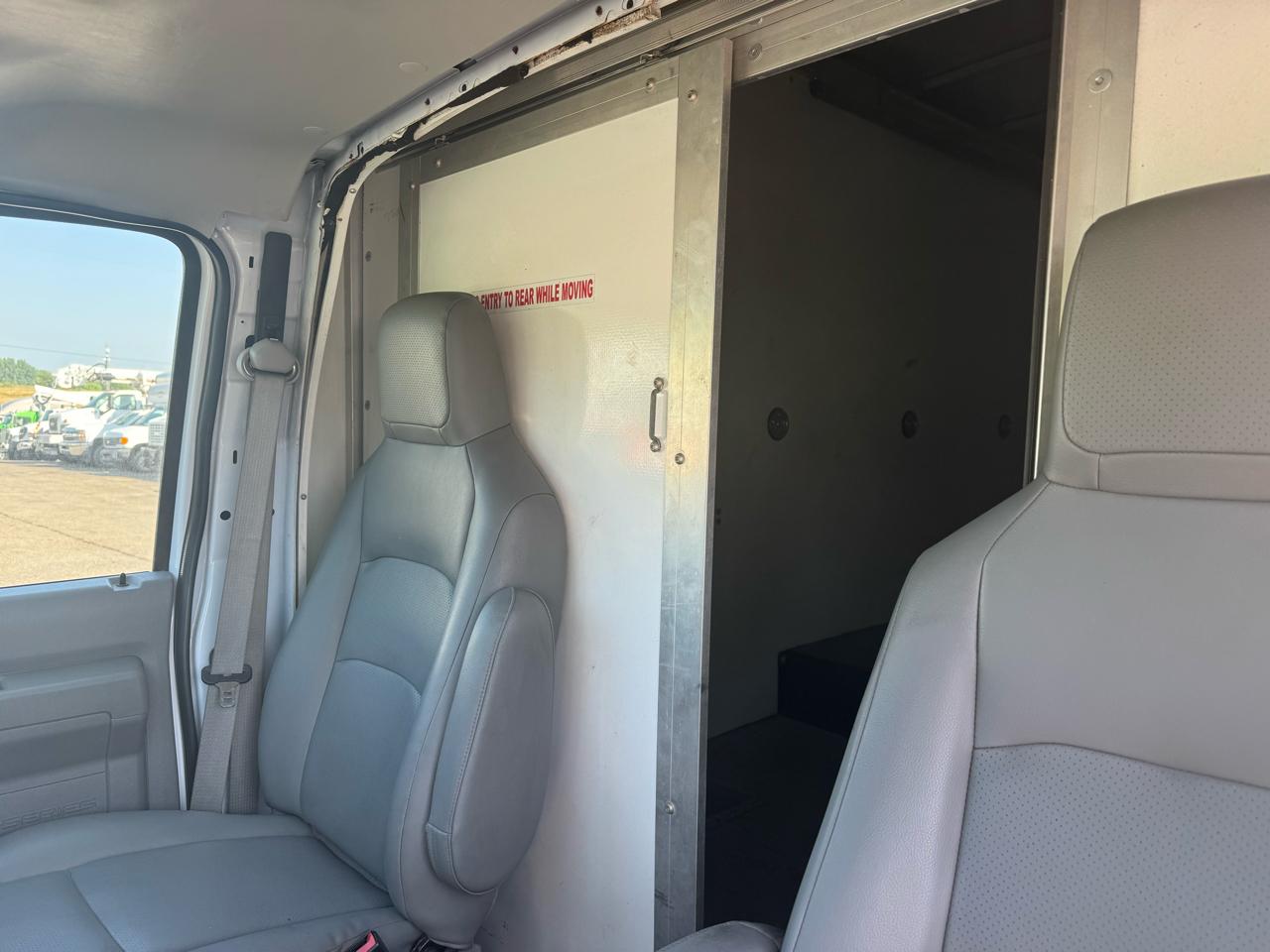 Ford E-Series Cutaway E-350 SRW 138" WB 2023
