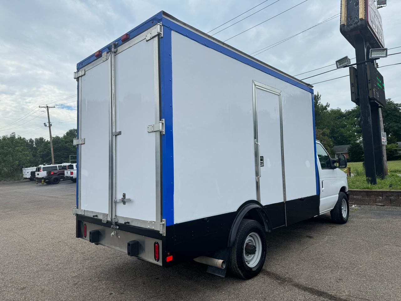 Ford E-Series Cutaway E-350 SRW 158" WB 2024