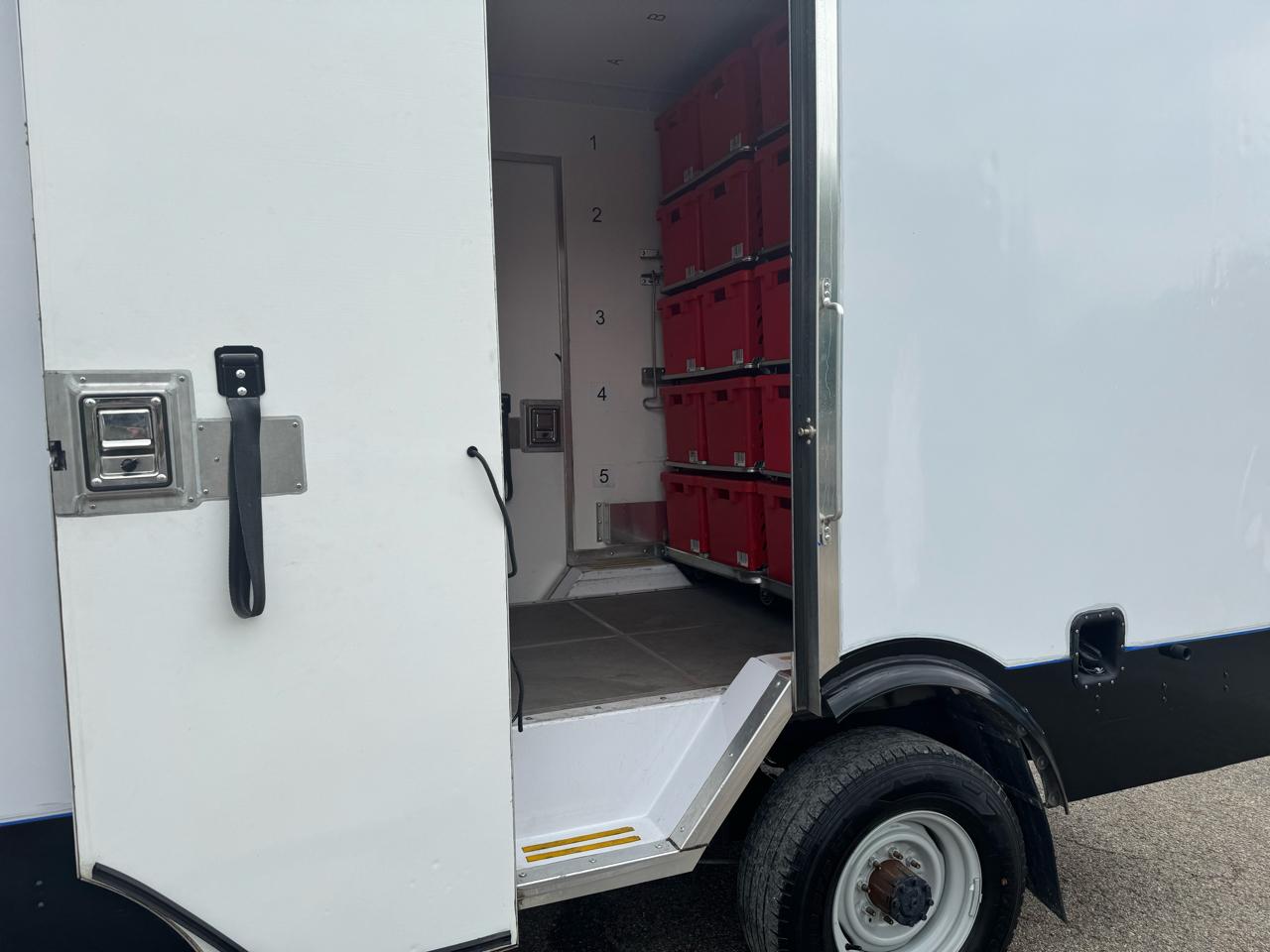 Ford E-Series Cutaway E-350 SRW 158" WB 2024