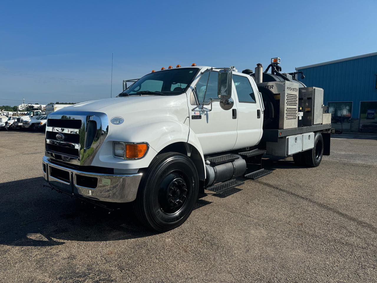 Ford Super Duty F-750 Straight Frame Crew Cab XL 2010