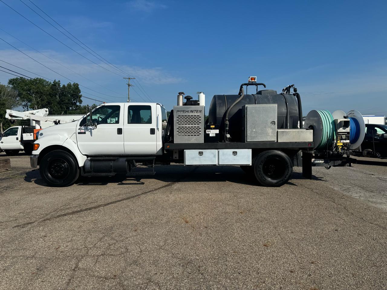 Ford Super Duty F-750 Straight Frame Crew Cab XL 2010