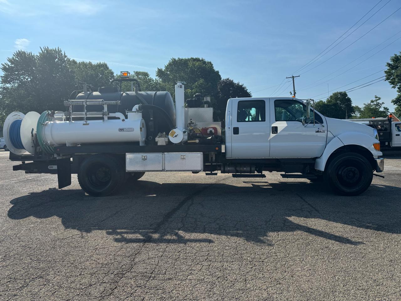 Ford Super Duty F-750 Straight Frame Crew Cab XL 2010