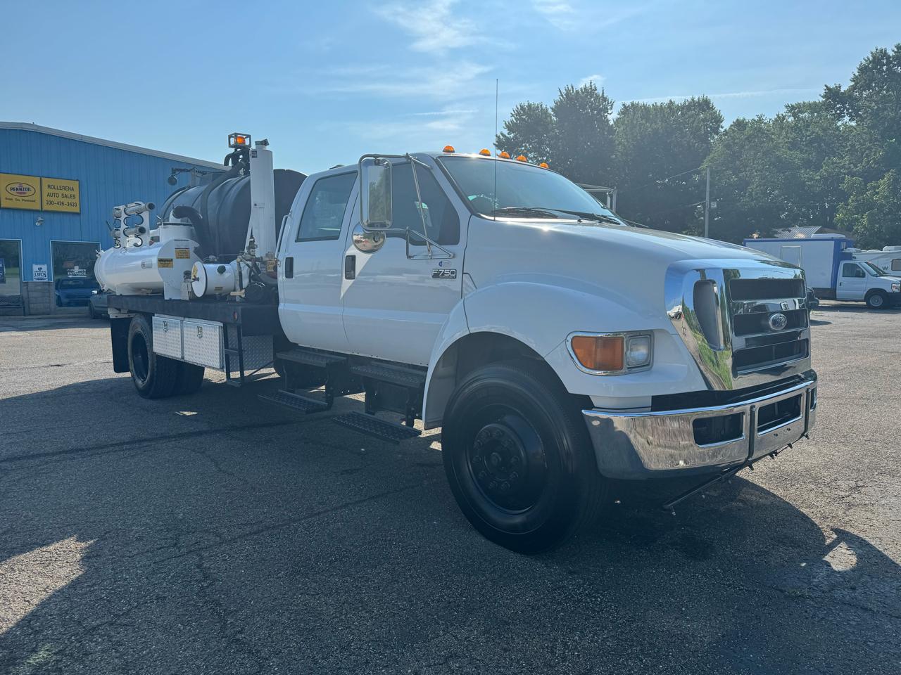 Ford Super Duty F-750 Straight Frame Crew Cab XL 2010